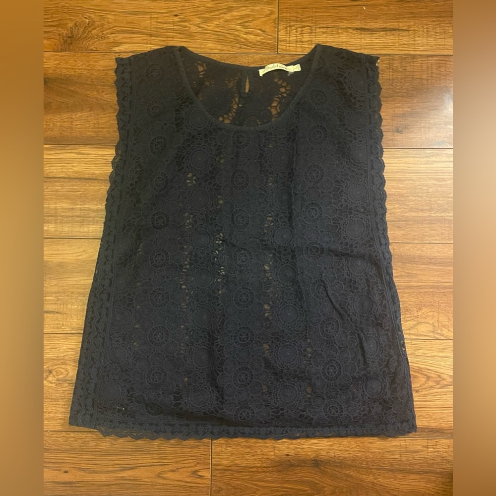 Elegant Blue Lace Sleeveless Top